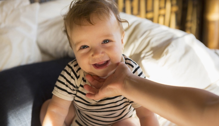 10 symptômes d'une poussée dentaire chez bébé - BÉBÉ À TABLE