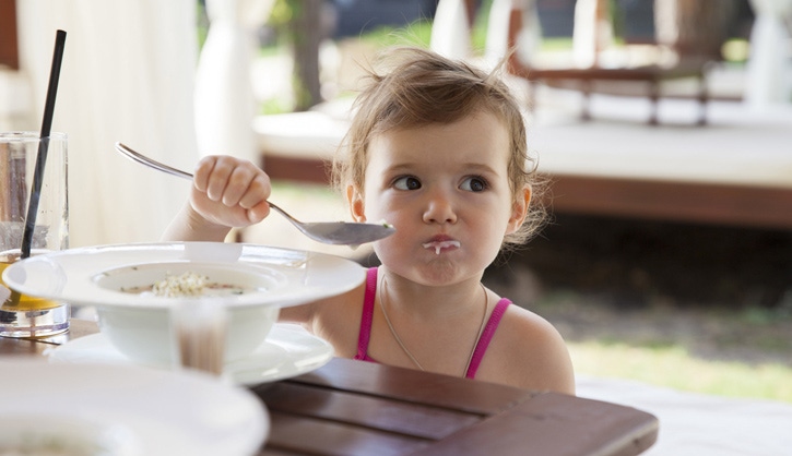 7 astuces pour faire manger un enfant difficile