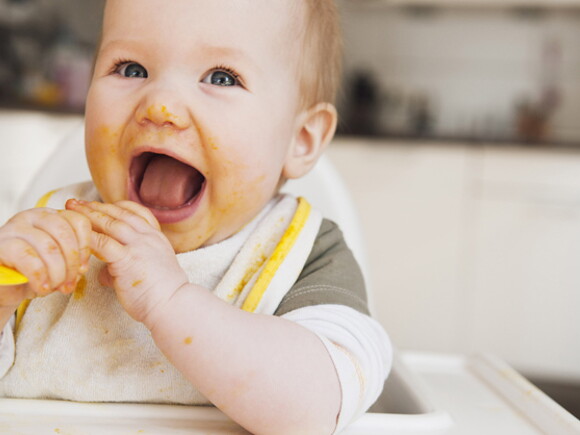Baby im 4-Mahlzeiten-Rhythmus / Bébé au rythme des quatre repas - Nestlé Baby