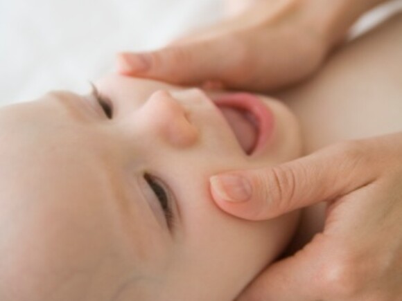 Babymassage / Les massages pour bébé - Nestlé Baby
