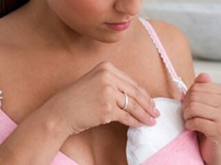Brustpflege während der Stilzeit / Je prends soin de mes seins - Nestlé Baby