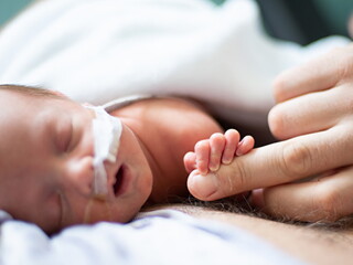Eltern auf der Neugeborenen Intensivstation während COVID