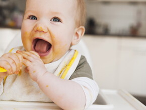 Baby im 4-Mahlzeiten-Rhythmus / Bébé au rythme des quatre repas - Nestlé Baby Baby im 4-Mahlzeiten-Rhythmus / Bébé au rythme des quatre repas - Nestlé Baby