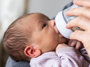 Tipps für das Füttern deines Babys mit dem Fläschchen Tipps für das Füttern deines Babys mit dem Fläschchen