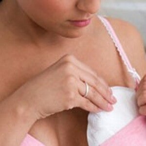 Brustpflege während der Stilzeit / Je prends soin de mes seins - Nestlé Baby