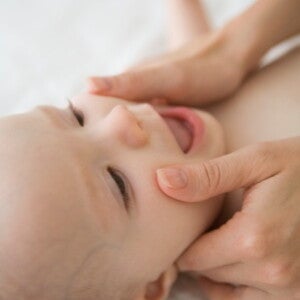 Babymassage / Les massages pour bébé - Nestlé Baby