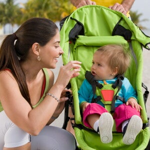 Krippe oder Tagesmutter? / A qui confier mon bébé ? - Nestlé Baby