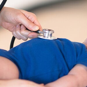 Impfungen helfen den Impfschutz bei Babys frühzeitig aufzubauen Impfungen helfen den Impfschutz bei Babys frühzeitig aufzubauen