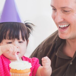 Baby feiert 1. Geburtstag / Bébé fête son premier anniversaire - Nestlé Baby