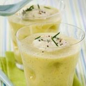 Spinatsuppe mit mildem Geissenkäse Spinatsuppe mit mildem Geissenkäse