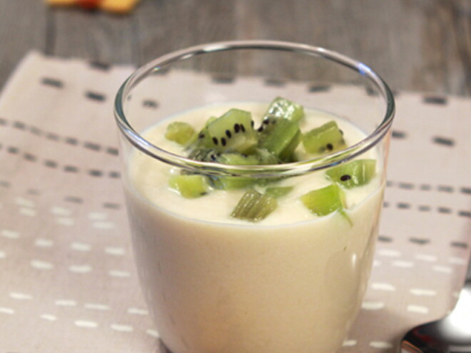 Apfel-Birne-Dessert mit Kiwiwürfel Apfel-Birne-Dessert mit Kiwiwürfel