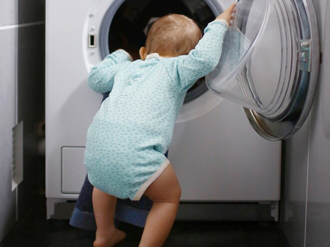 Unfälle vermeiden / Les accidents domestiques - Nestlé Baby Unfälle vermeiden / Les accidents domestiques - Nestlé Baby