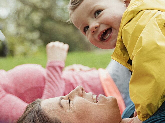 Sportlich fit bleiben mit Kleinkindern: Praktische Tipps für den hektische Elternalltag