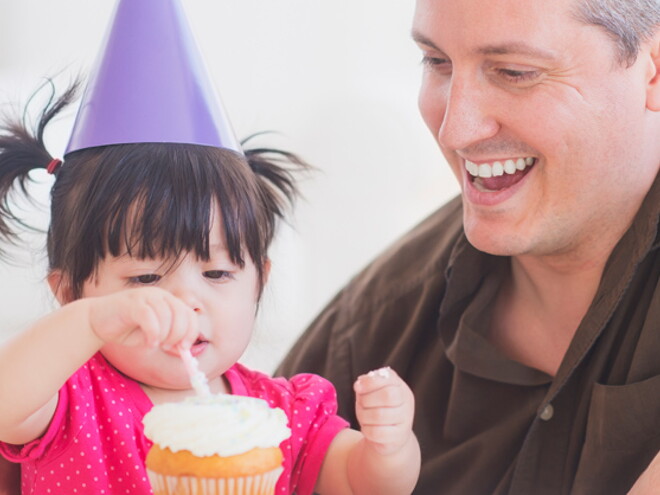 Baby feiert 1. Geburtstag / Bébé fête son premier anniversaire - Nestlé Baby Baby feiert 1. Geburtstag / Bébé fête son premier anniversaire - Nestlé Baby