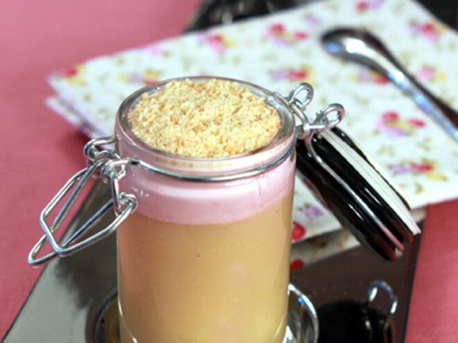 Knusprige Apfel-Banane Verrine mit Johannisbeercreme Knusprige Apfel-Banane Verrine mit Johannisbeercreme