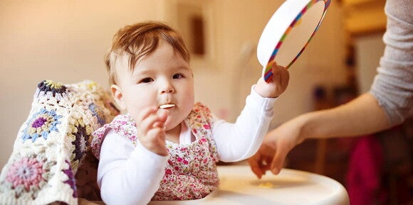 Laissez votre bébé vous entendre dire « je suis rassasié » Laissez votre bébé vous entendre dire « je suis rassasié »